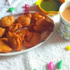 A picture of Aloo pyaz ke pakore.