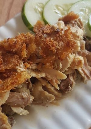 A picture of Steamed Garlic Chicken With Fried Ginger Sprinkle.
