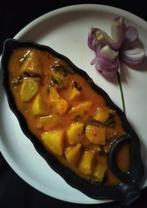 A picture of Shalgam (turnip)curry in kashmiri style.