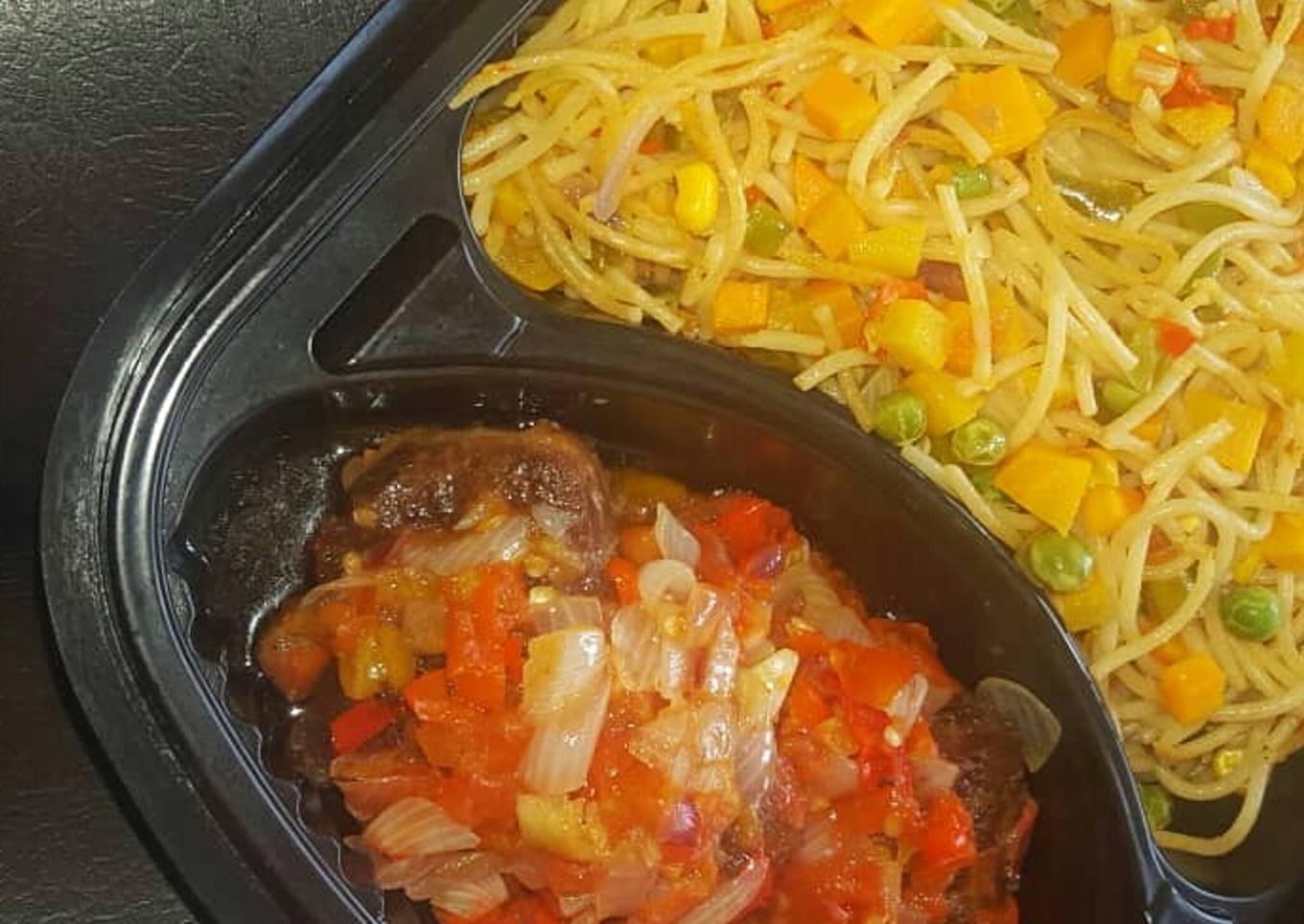 Stir fry spagetti with pepper sauce
