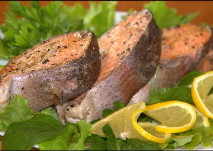 Рыбные стейки, запеченные в духовке и фольге - рецепт с рачетом калорийности и БЖУ