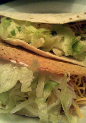A picture of CiCi's Easy Chicken Tacos.