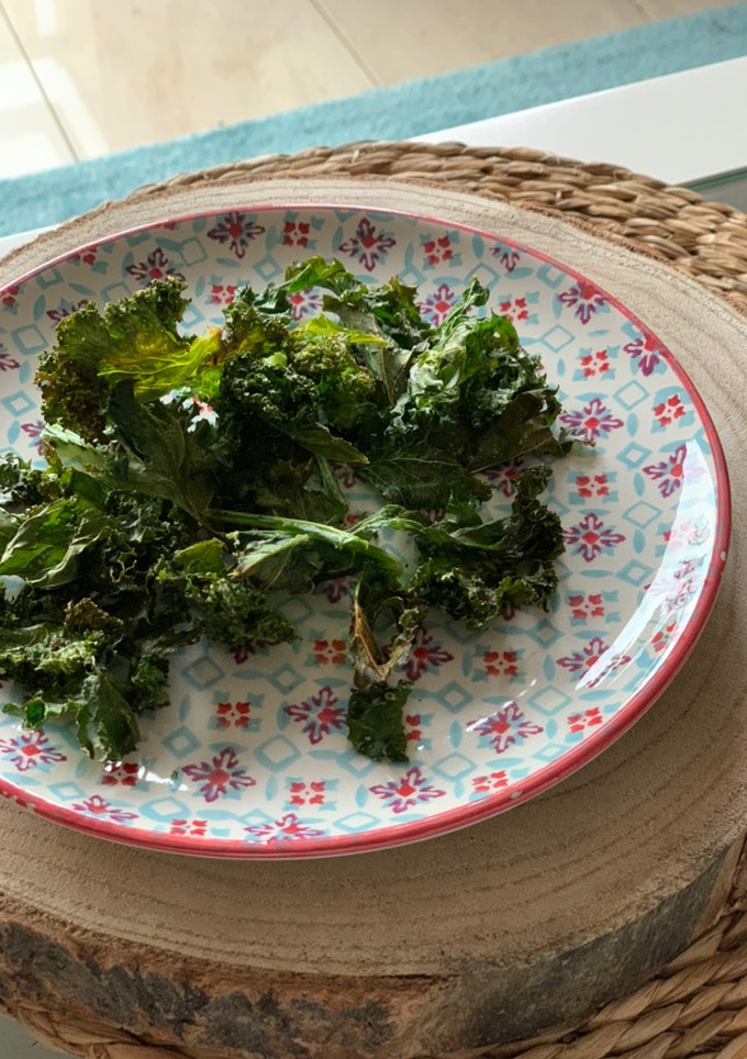 Una foto de Chips de Kale