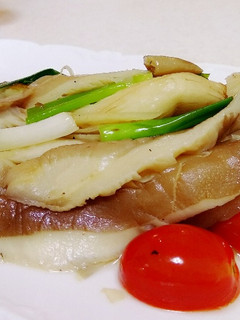 蕃茄炒鮑魚菇 的食譜成品照片
