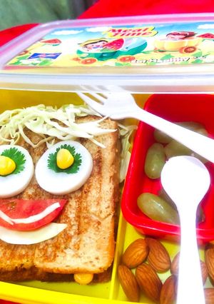A picture of Brown Bread Sandwich With Vegetables.