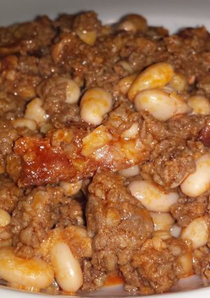 A picture of Mongetes amb Cansalada i Botifarra Esparrecada (Kidney Beans with Bacon and Botifarra Sausage ).