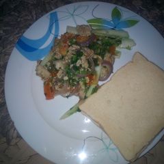 A picture of Vegetable fried egg with loaf of bread.