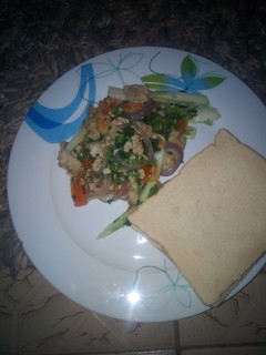 A picture of Vegetable fried egg with loaf of bread.