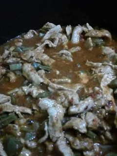 Una foto de Bistec en salsa mora con nopales