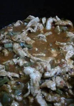 Una foto de Bistec en salsa mora con nopales