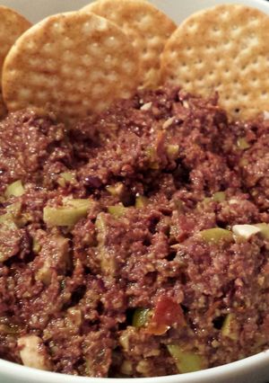 A picture of Spicy olive tapenade.