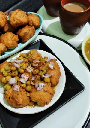 बरा घुगुनी (vada ghugni recipe in Hindi) रेसिपी मुख्य फोटो