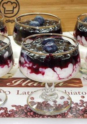 Fehércsokoládés rizspuding, áfonyaszósszal recept fotója