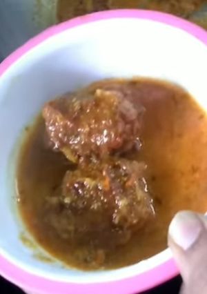 A picture of Louki Pakoda/kofta Curry.