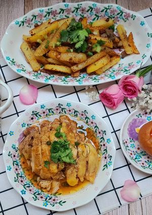 Hình của món Cơm nhà với các món màu vàng.