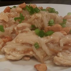 A picture of Skinny Chicken Pad Thai.