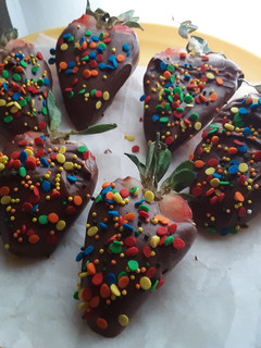 A picture of Cheater Chocolate Strawberries.