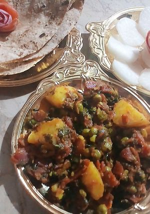 A picture of Mix sabzi (alu methi gajar matar bhaji).