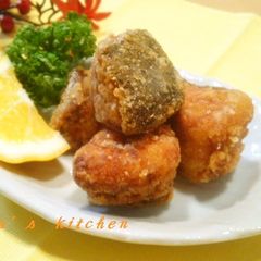 A picture of Bite-Sized Deep-Fried Autumn Salmon Zangi.