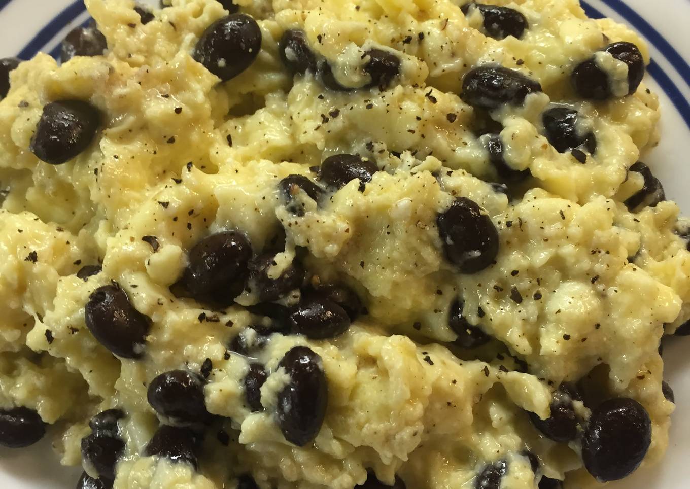 Black Bean & Gouda Cheese Scrambled Eggs