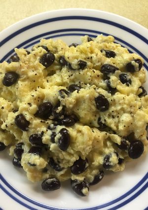 A picture of Black Bean & Gouda Cheese Scrambled Eggs.