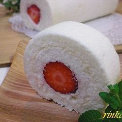 A picture of Pure White Roll Cake.