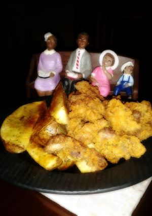 A picture of Southern fried livers n gizzard w/garden green onion pot wedges.