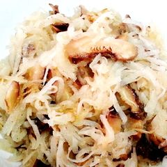 A picture of Jicama with chinese mushroom.