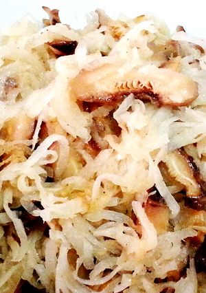 A picture of Jicama with chinese mushroom.