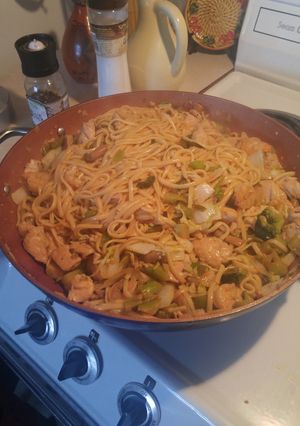 A picture of Chicken & Shrimp LoMein.