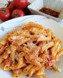 Macarrones con bacon y mojo picon
