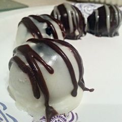 A picture of Oreo balls.