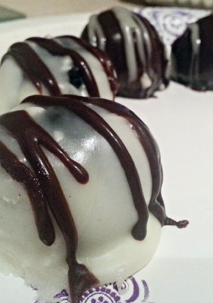 A picture of Oreo balls.