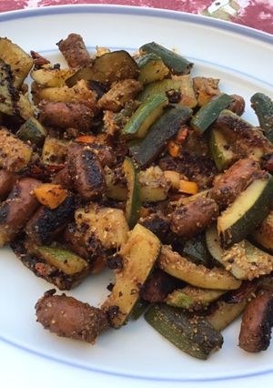Une photo de Courgettes aux merguez,tomate et épices