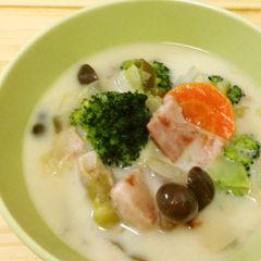 A picture of Bacon and Shimeji Mushroom Stew.
