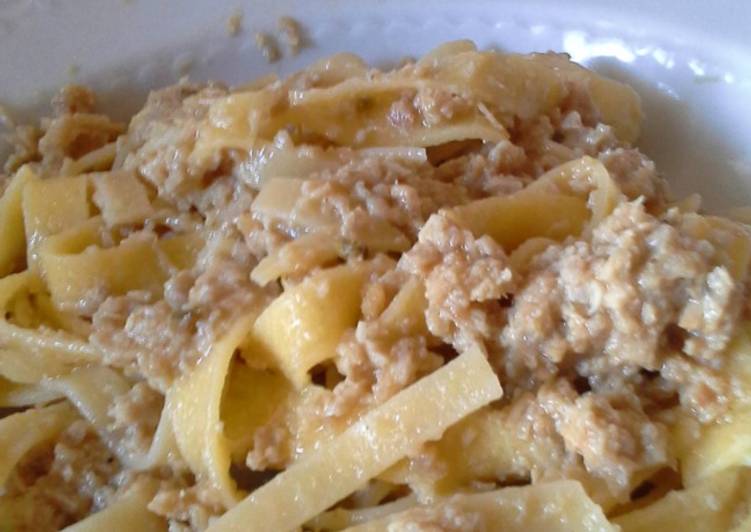 Le mie tagliatelle fatte in casa                    (la foto non risalta il bel colore giallo uovo,)