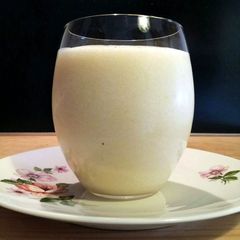 A picture of AMIEs Banana Pineapple Smoothie.