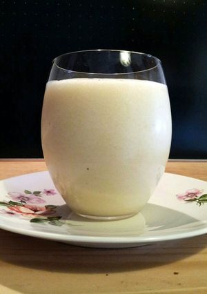 A picture of AMIEs Banana Pineapple Smoothie.