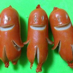 A picture of Sausage Aliens.