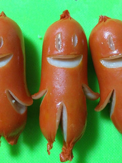 A picture of Sausage Aliens.