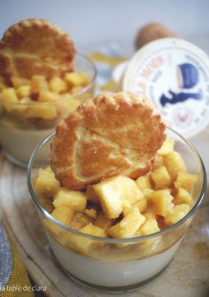 Une photo de Panna cotta au caramel beurre salé et ses pommes caramélisées