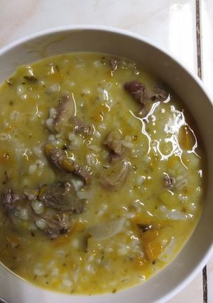 Una foto de Sopa de Morón con Costillar de Res y Verduras