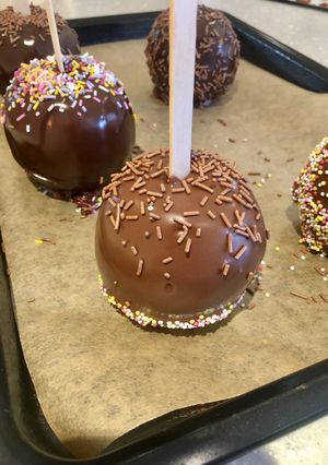 A picture of Chocolate Coated Apples For Happiness ❤️.