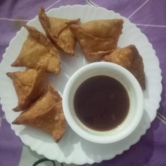 A picture of Chatpate aloo paneer samosa.