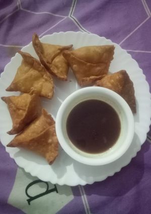 A picture of Chatpate aloo paneer samosa.
