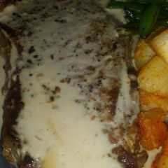 A picture of Roasted Garlic cream sauce.