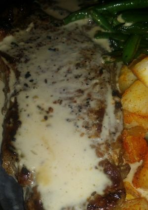 A picture of Roasted Garlic cream sauce.