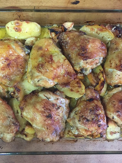 Una foto de Muslos de pollo al horno