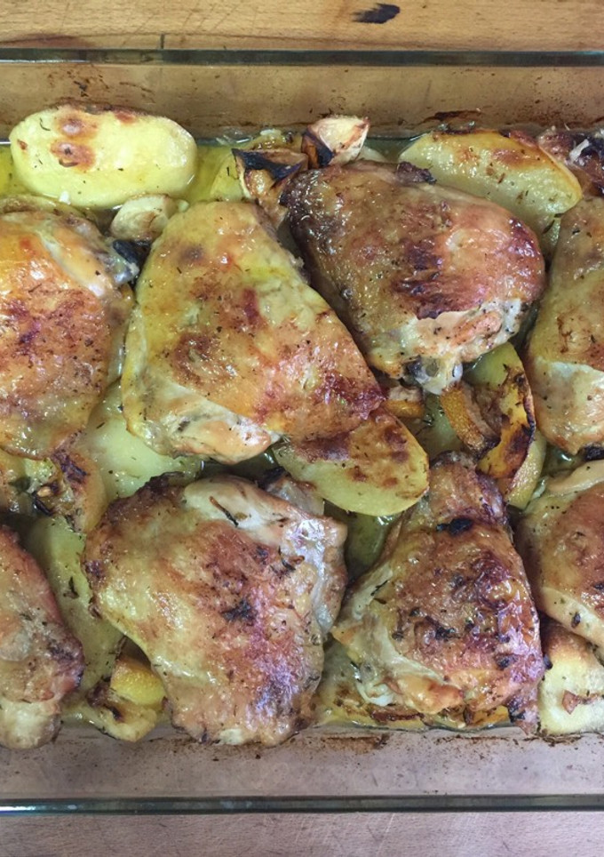 Una foto de Muslos de pollo al horno