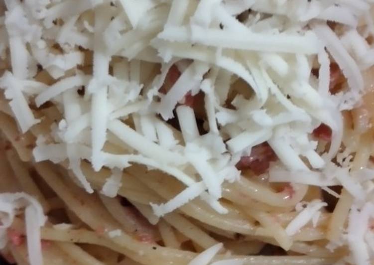 Spaghetti Aglio è olio + Corned & Keju